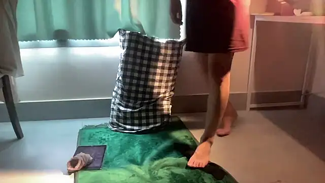 yewuzhibb online show from October 3, 2025, 7:05 am