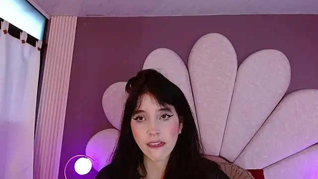 Snapshot of MeganR_ chatting on May 4, 2026, 11:17 am MeganR online show from May 4, 2026, 11:17 am