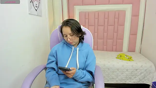 Klaret Toy online show from April 15, 2026, 1:07 pm