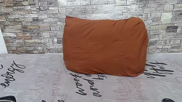 XYummyDoll32 online show from October 25, 2025, 5:08 pm