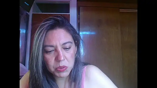 XxAntonellaxxx online show from November 18, 2025, 4:33 pm