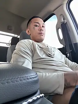 Loadedeggs online show from November 17, 2025, 6:46 pm