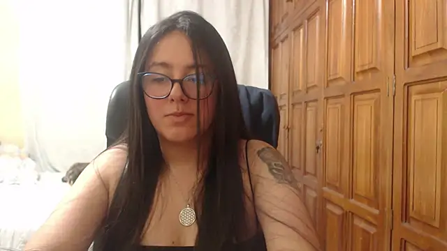 Snapshot of Venus_cat_ chatting on April 25, 2026, 4:37 am Venus cat online show from April 25, 2026, 4:37 am