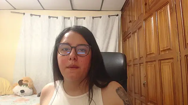 Snapshot of Venus_cat_ chatting on May 17, 2026, 2:20 am Venus cat online show from May 17, 2026, 2:20 am