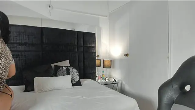 MayaCurvy online show from October 4, 2025, 3:15 am