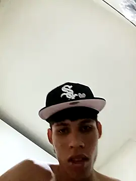 mazo18 online show from February 16, 2026, 2:29 am