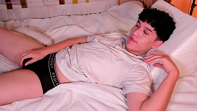 Snapshot of kai_zareck chatting on November 8, 2025, 12:05 pm kai zareck online show from November 8, 2025, 12:05 pm