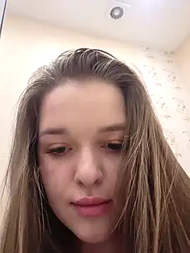 Snapshot of EmilyWhispers chatting on May 4, 2026, 10:28 pm EmilyWhispers online show from May 4, 2026, 10:28 pm
