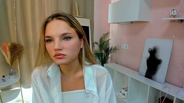 JulieLupo online show from October 8, 2025, 6:11 am