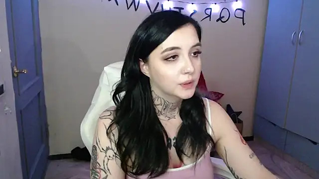 Snapshot of Rin_andersonn chatting on November 26, 2025, 8:21 pm Rin andersonn online show from November 26, 2025, 8:21 pm