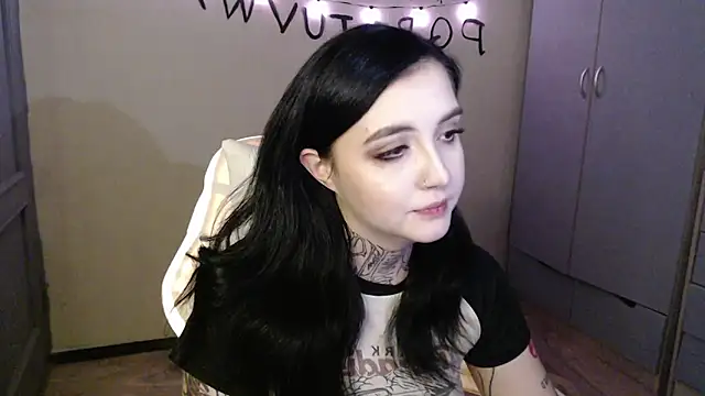 Snapshot of Rin_andersonn chatting on November 28, 2025, 8:22 pm Rin andersonn online show from November 28, 2025, 8:22 pm