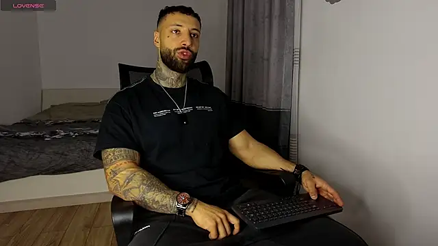 MasculineGuy99 online show from October 27, 2025, 4:38 am