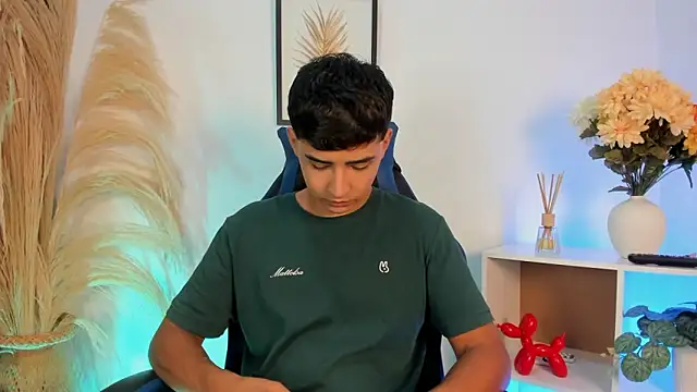 Thiago Connor21 online show from April 21, 2026, 11:40 pm