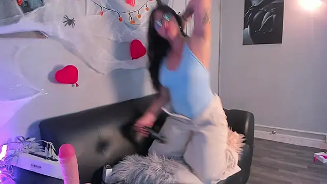 Snapshot of Hekate_20 chatting on October 11, 2025, 8:18 pm Hekate 20 online show from October 11, 2025, 8:18 pm