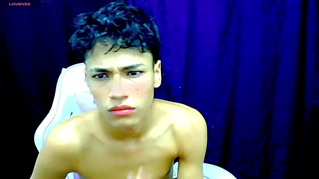 Im david02 online show from November 12, 2025, 1:11 pm