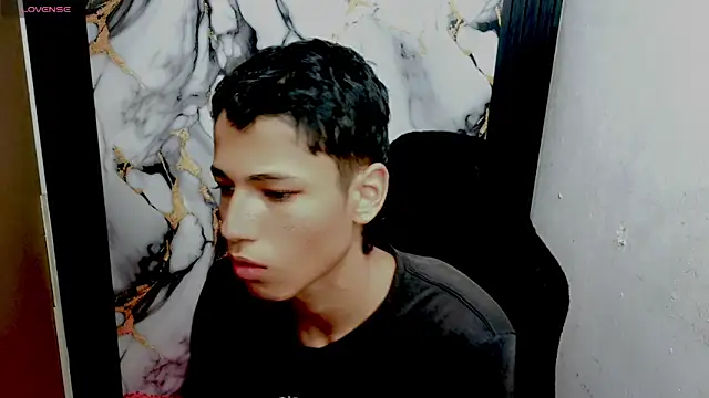 Snapshot of Im_david02 chatting on February 21, 2026, 2:56 am Im david02 online show from February 21, 2026, 2:56 am