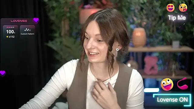 Snapshot of xoxo_molly chatting on November 10, 2025, 11:04 pm xoxo molly online show from November 10, 2025, 11:04 pm