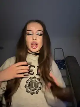 Snapshot of RollDolls chatting on January 11, 2026, 5:12 am RollDolls online show from January 11, 2026, 5:12 am