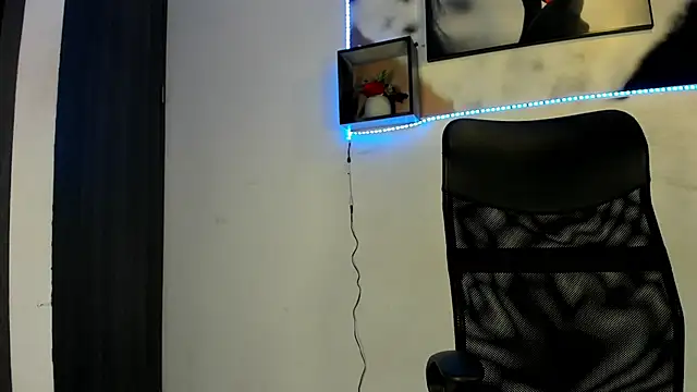 Snapshot of The_boy_dreams1 chatting on October 2, 2025, 8:43 am The boy dreams1 online show from October 2, 2025, 8:43 am