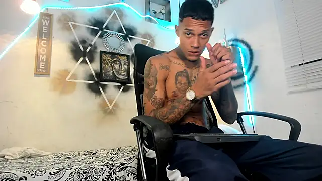 Snapshot of The_boy_dreams1 chatting on October 6, 2025, 2:31 am The boy dreams1 online show from October 6, 2025, 2:31 am