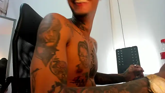 Snapshot of The_boy_dreams1 chatting on October 15, 2025, 2:33 am The boy dreams1 online show from October 15, 2025, 2:33 am