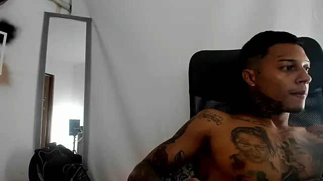 Snapshot of The_boy_dreams1 chatting on October 17, 2025, 3:10 am The boy dreams1 online show from October 17, 2025, 3:10 am