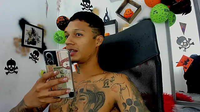 Snapshot of The_boy_dreams1 chatting on October 25, 2025, 3:03 am The boy dreams1 online show from October 25, 2025, 3:03 am