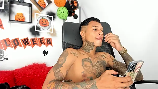 Snapshot of The_boy_dreams1 chatting on October 26, 2025, 1:44 am The boy dreams1 online show from October 26, 2025, 1:44 am