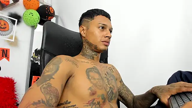 Snapshot of The_boy_dreams1 chatting on October 29, 2025, 2:03 am The boy dreams1 online show from October 29, 2025, 2:03 am