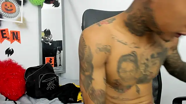 Snapshot of The_boy_dreams1 chatting on October 30, 2025, 2:02 am The boy dreams1 online show from October 30, 2025, 2:02 am