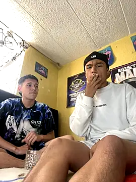 Snapshot of lyan_t2 chatting on October 3, 2025, 8:17 pm lyan t2 online show from October 3, 2025, 8:17 pm