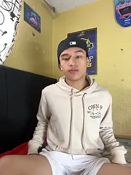 Snapshot of lyan_t2 chatting on October 17, 2025, 7:16 pm lyan t2 online show from October 17, 2025, 7:16 pm