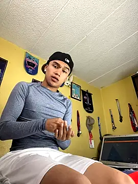 Snapshot of lyan_t2 chatting on October 18, 2025, 3:46 pm lyan t2 online show from October 18, 2025, 3:46 pm