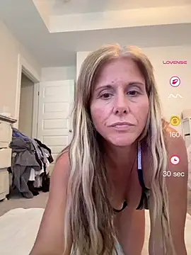 Snapshot of privateplaymilf chatting on June 15, 2026, 9:06 pm privateplaymilf online show from June 15, 2026, 9:06 pm