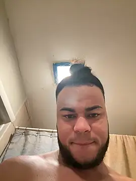 Snapshot of familia0210 chatting on October 4, 2025, 10:52 pm familia0210 online show from October 4, 2025, 10:52 pm