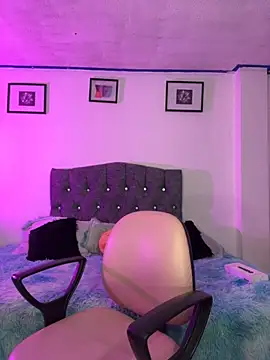 mitschellfox21 online show from October 5, 2025, 3:16 am