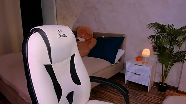 Snapshot of AngelAnabelle chatting on November 13, 2025, 9:47 pm AngelAnabelle online show from November 13, 2025, 9:47 pm