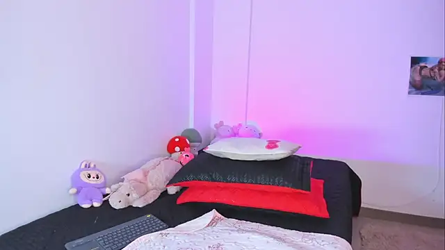 Miaengels  online show from April 23, 2026, 12:12 am