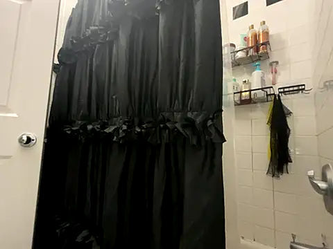 Snapshot of Princessivy56 chatting on November 10, 2025, 9:19 am Princessivy56 online show from November 10, 2025, 9:19 am