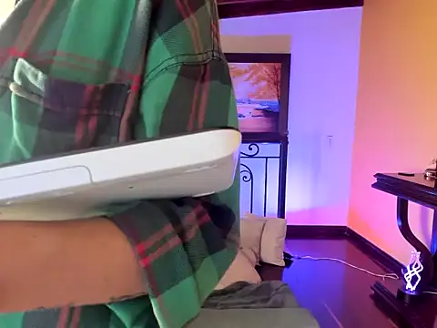 Zulyhenao online show from October 15, 2025, 4:56 am