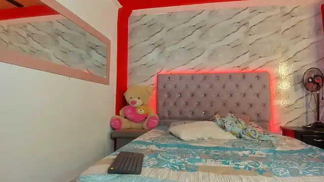 Stefany Andruw online show from November 25, 2025, 2:33 am