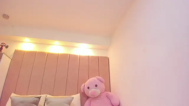 zafiro rh online show from October 7, 2025, 12:08 am