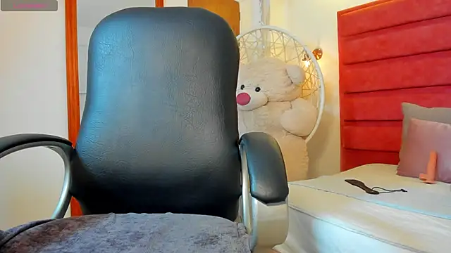 emaa rosse online show from October 23, 2025, 11:53 am