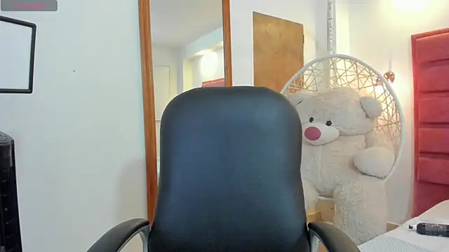 emaa rosse online show from October 26, 2025, 12:33 pm