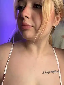 KellyMoors online show from May 9, 2026, 7:02 am