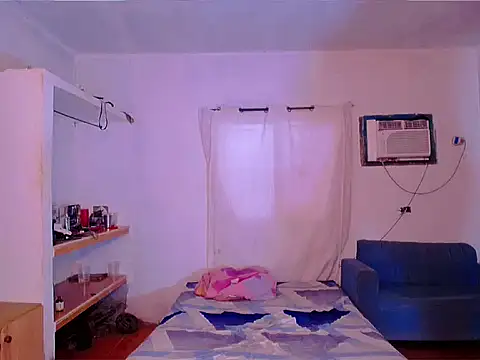 Snapshot of theMyke101 chatting on June 15, 2026, 10:12 pm theMyke101 online show from June 15, 2026, 10:12 pm