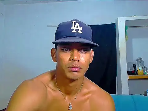Snapshot of theMyke101 chatting on June 26, 2026, 12:04 am theMyke101 online show from June 26, 2026, 12:04 am