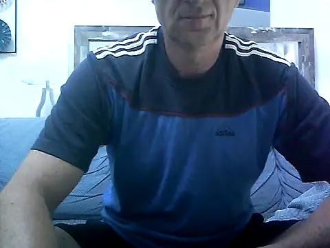 Snapshot of Vintermelon2 chatting on June 9, 2026, 4:57 am Vintermelon2 online show from June 9, 2026, 4:57 am