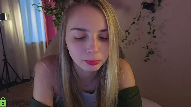 L1na Reeds online show from May 14, 2026, 12:39 am