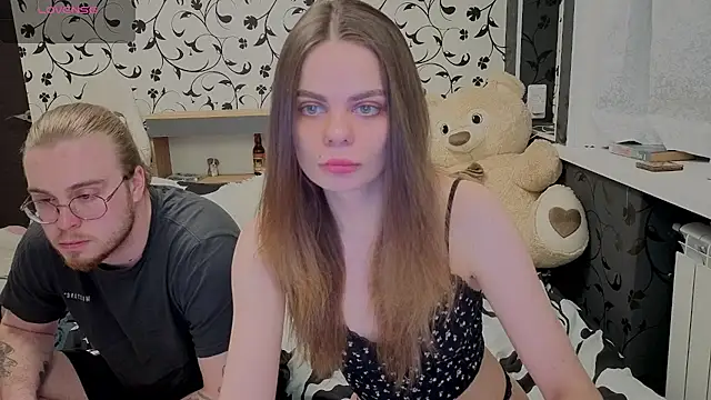 xAlisontiny online show from April 10, 2026, 7:51 pm